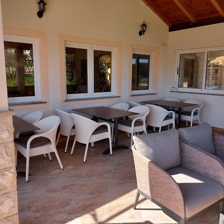 קמפור Studio Apartments Peric Rab מראה חיצוני תמונה