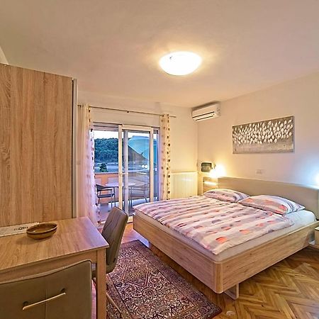 קמפור Studio Apartments Peric Rab מראה חיצוני תמונה