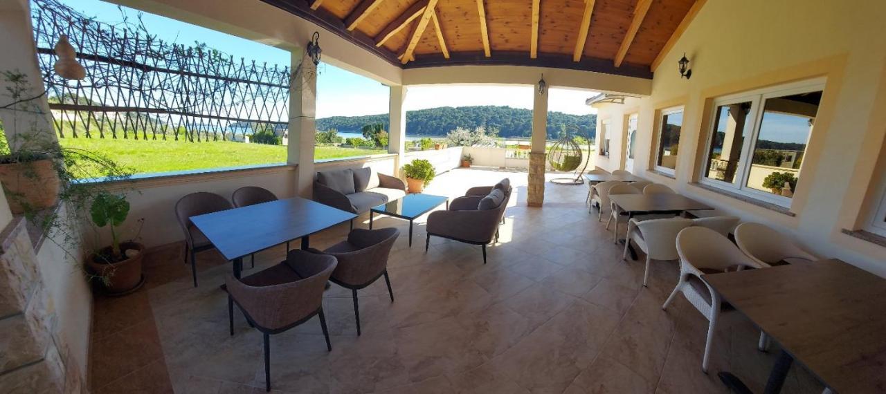 קמפור Studio Apartments Peric Rab מראה חיצוני תמונה