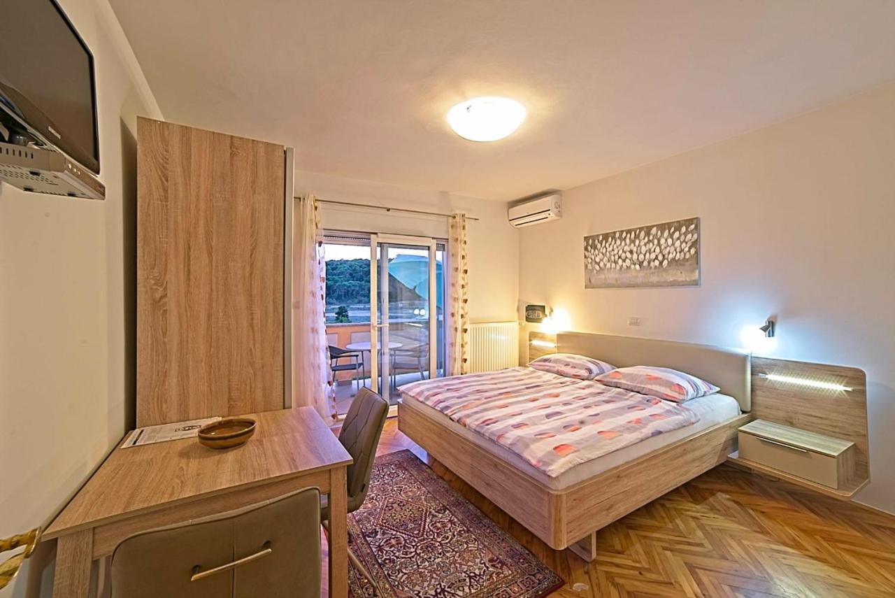 קמפור Studio Apartments Peric Rab מראה חיצוני תמונה