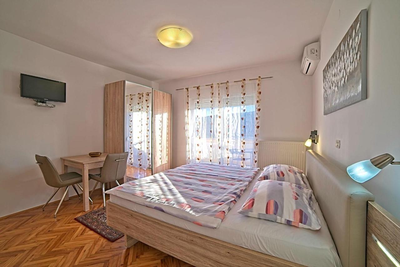 קמפור Studio Apartments Peric Rab מראה חיצוני תמונה