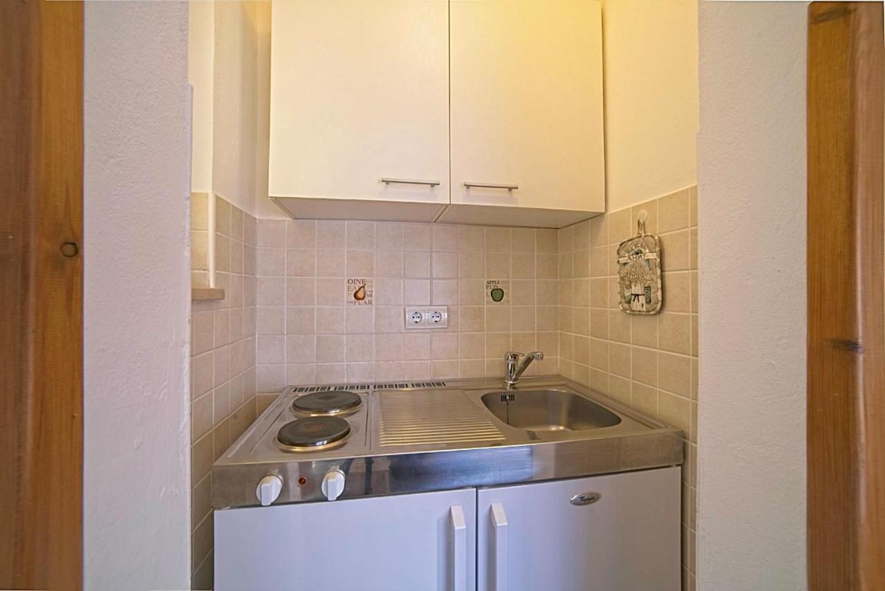 קמפור Studio Apartments Peric Rab מראה חיצוני תמונה