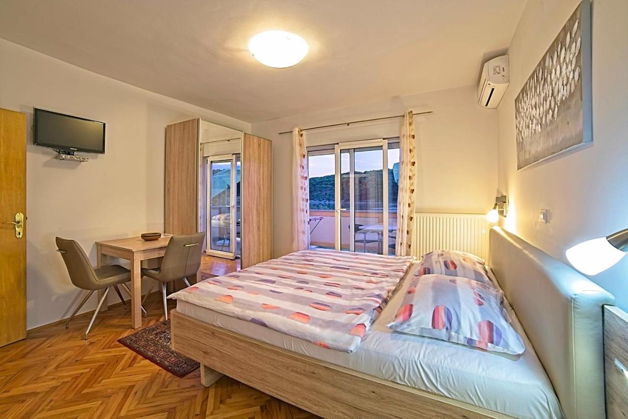 קמפור Studio Apartments Peric Rab מראה חיצוני תמונה