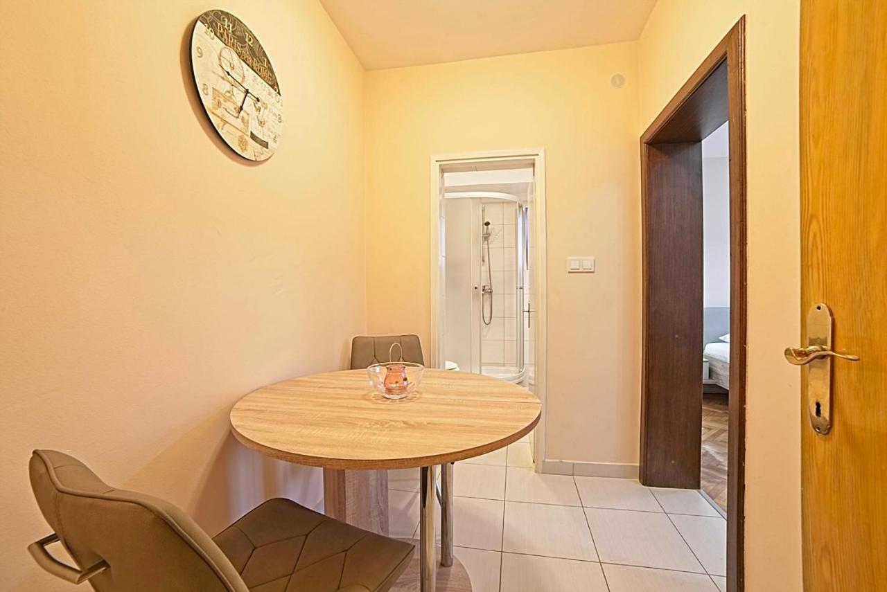 קמפור Studio Apartments Peric Rab מראה חיצוני תמונה