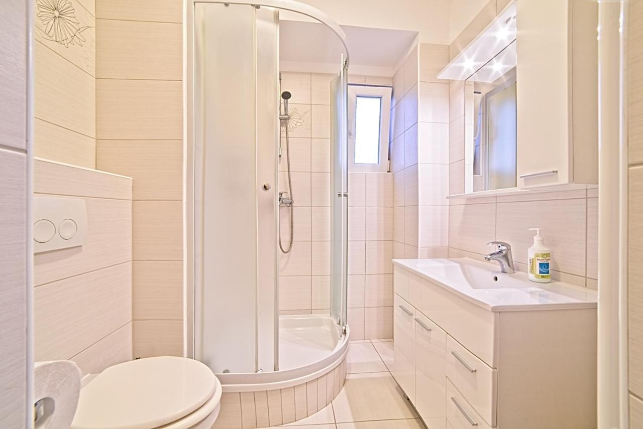 קמפור Studio Apartments Peric Rab מראה חיצוני תמונה