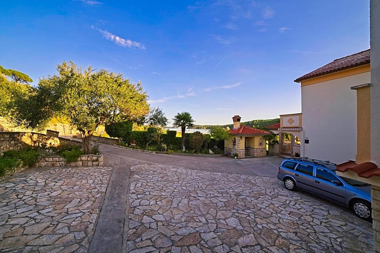 קמפור Studio Apartments Peric Rab מראה חיצוני תמונה