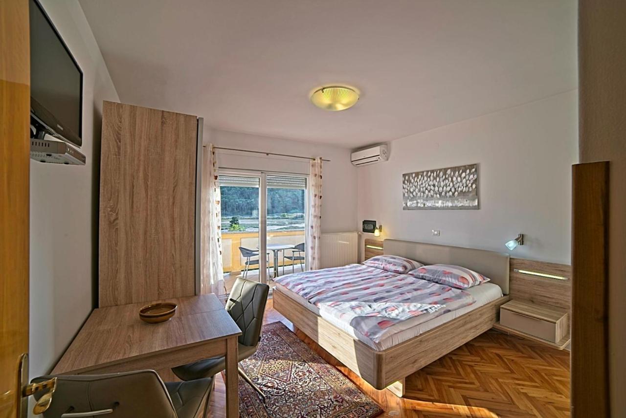 קמפור Studio Apartments Peric Rab מראה חיצוני תמונה
